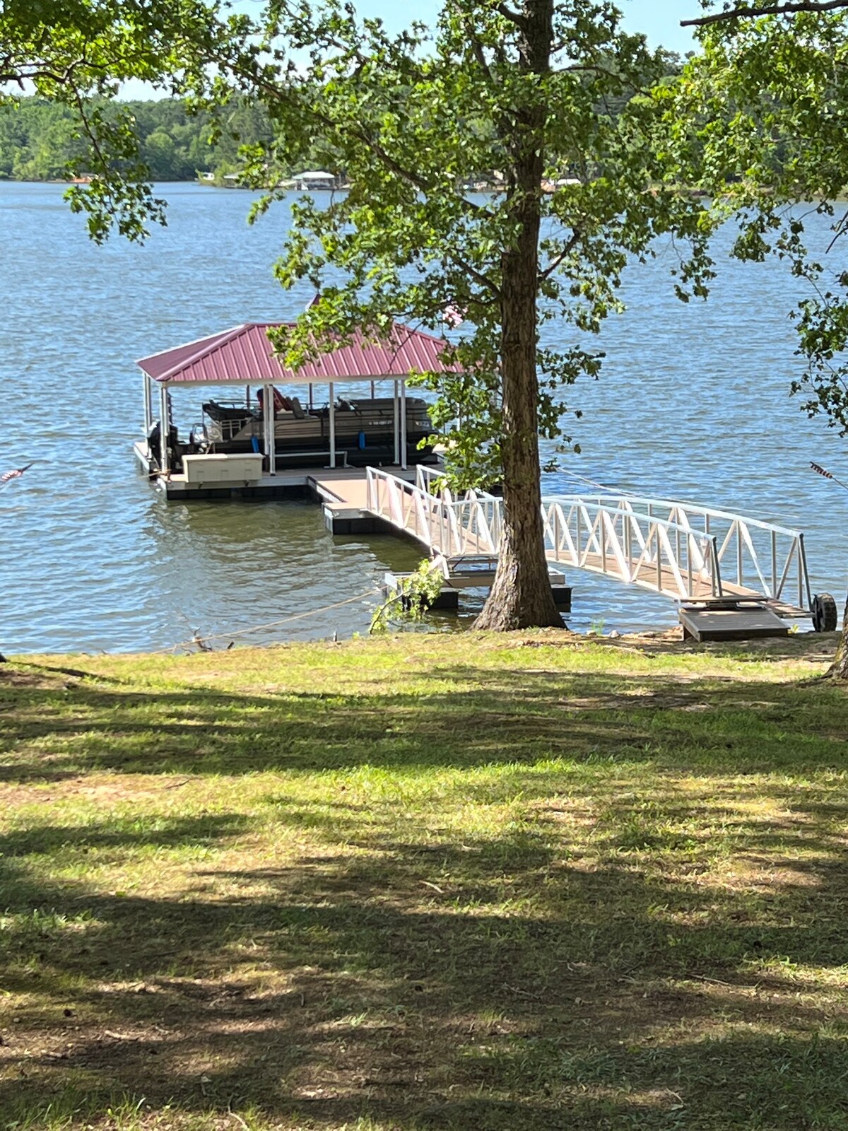Beautiful Lake Front Home 4bdrm / 3 bath with Dock
