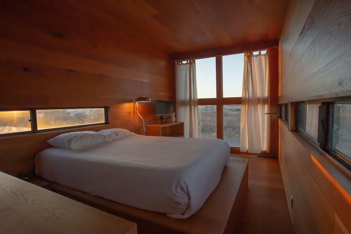 Marfa's best sunrise/award-winning minimalist home