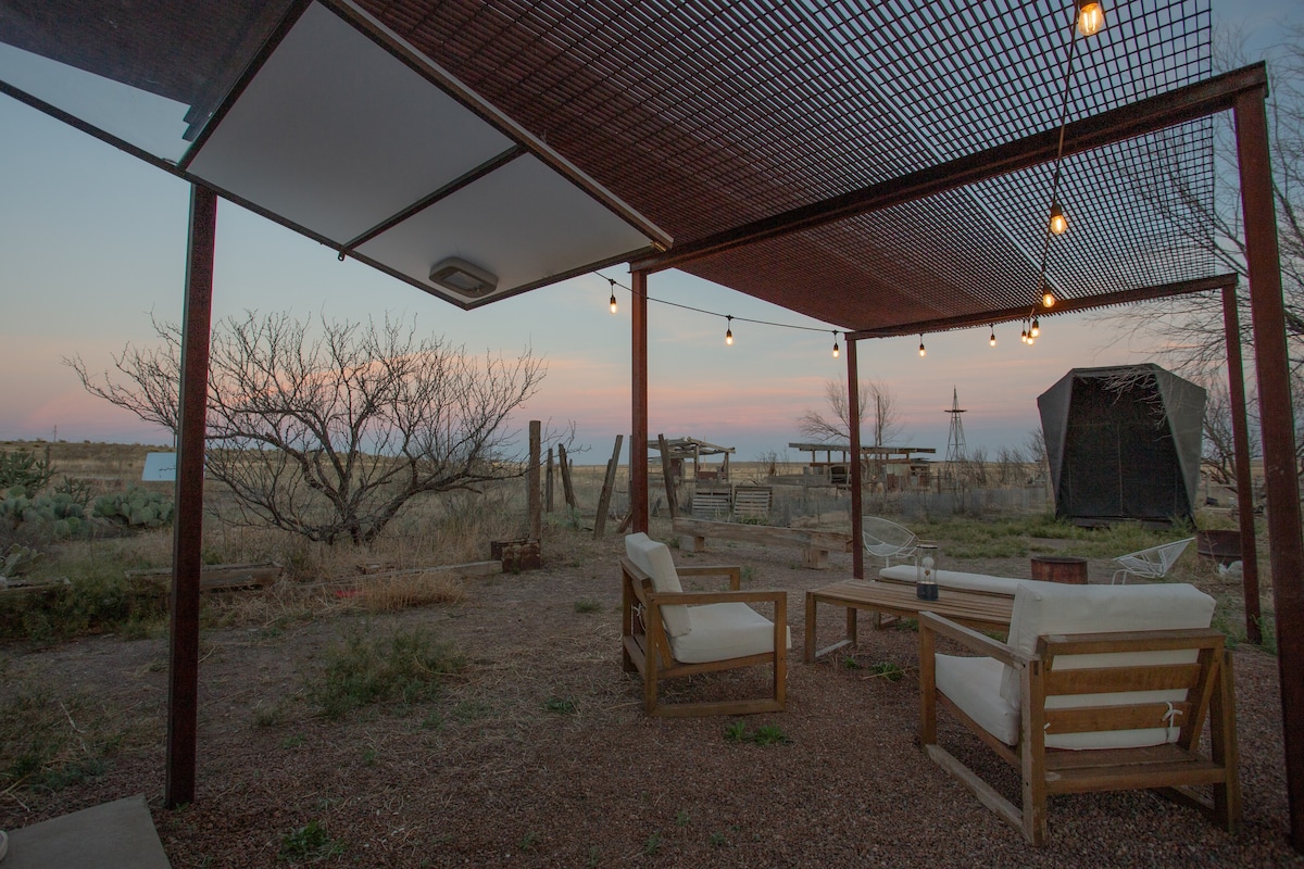 Marfa's best sunrise/award-winning minimalist home