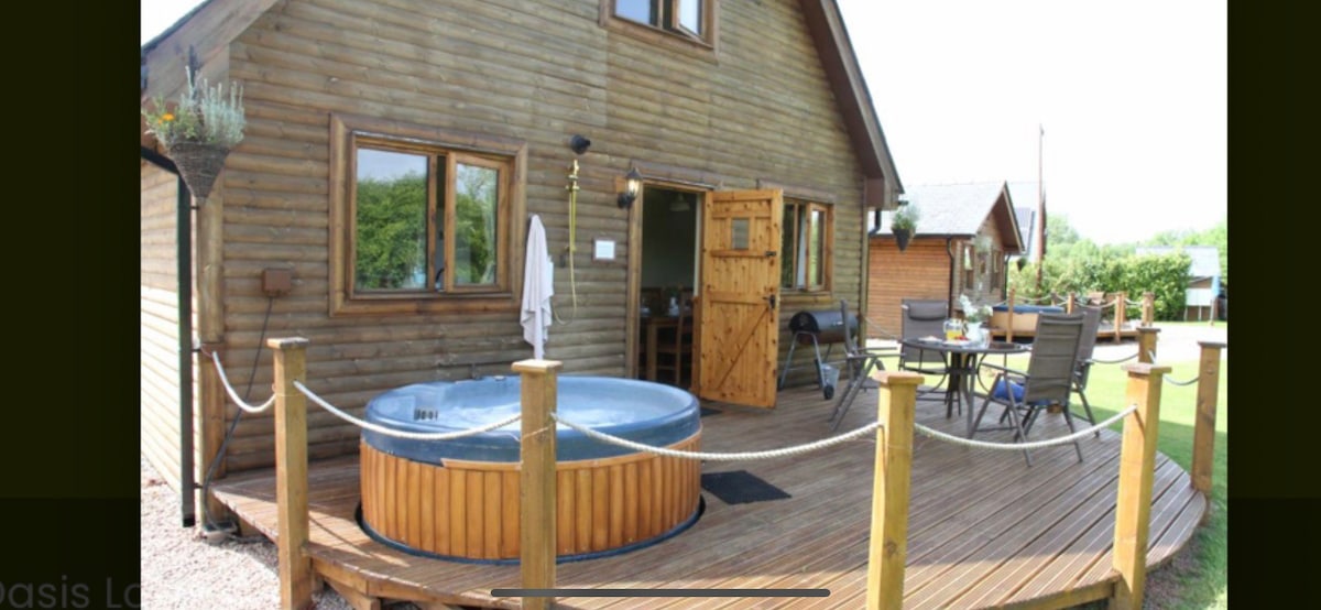 绿洲小屋，带私人热水浴缸的Dragonfly Lodge