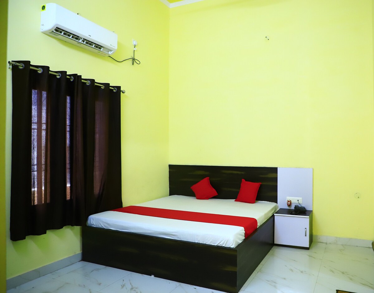 ShivRaj Homestay Family Room with bathroom