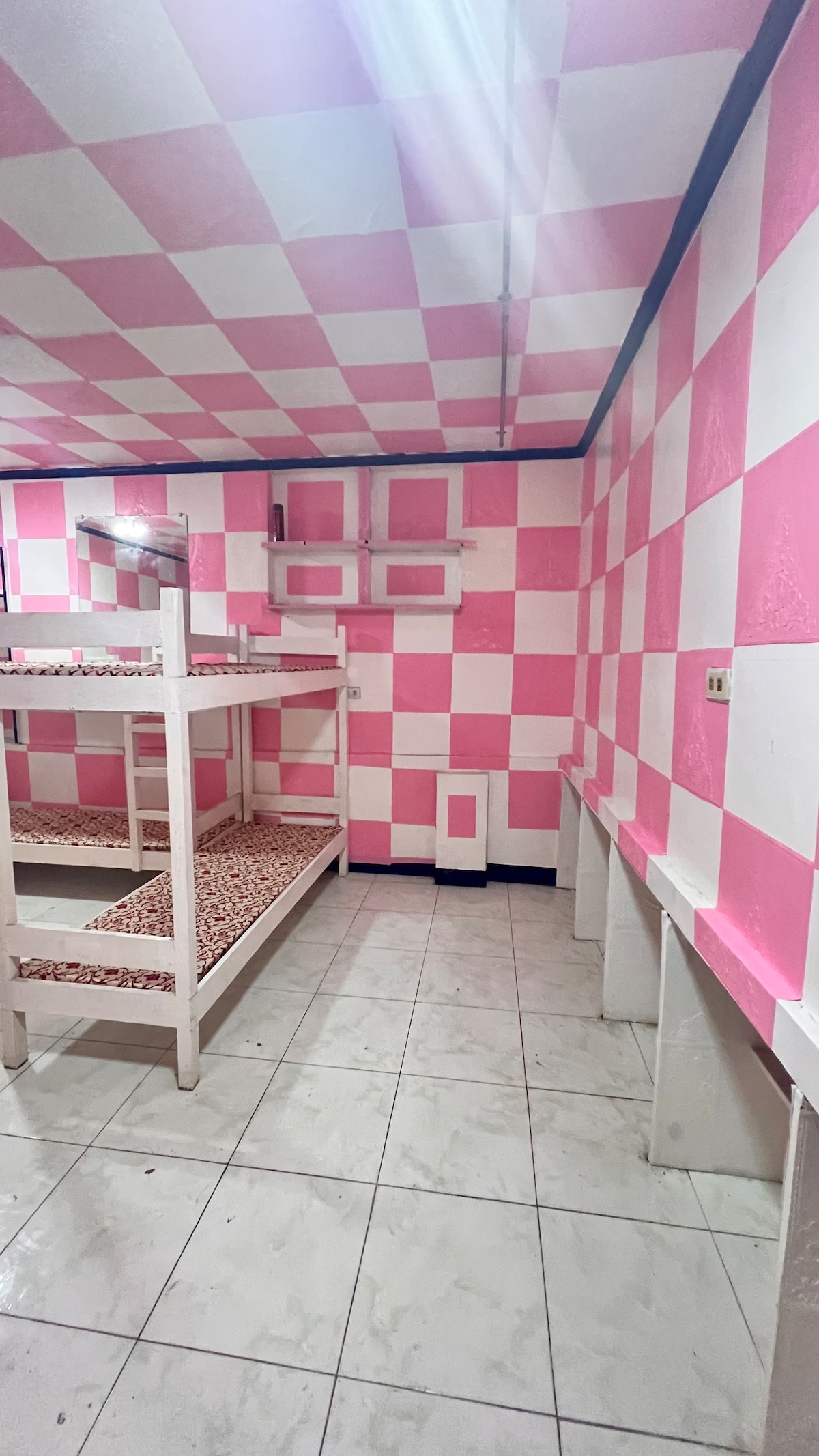 Pink room 6pax Barkada accomodation