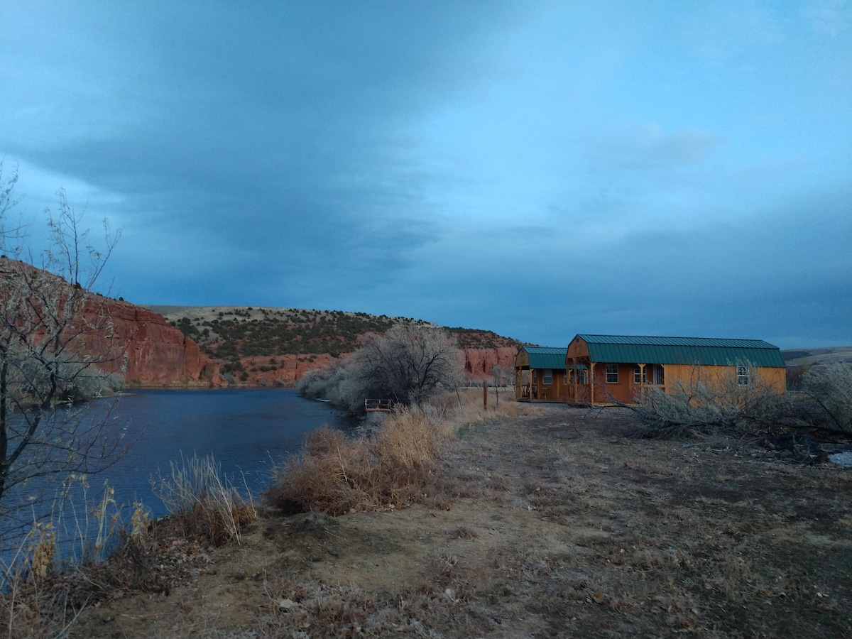 Red Rock Cabin #1, Peaceful cabin by the river