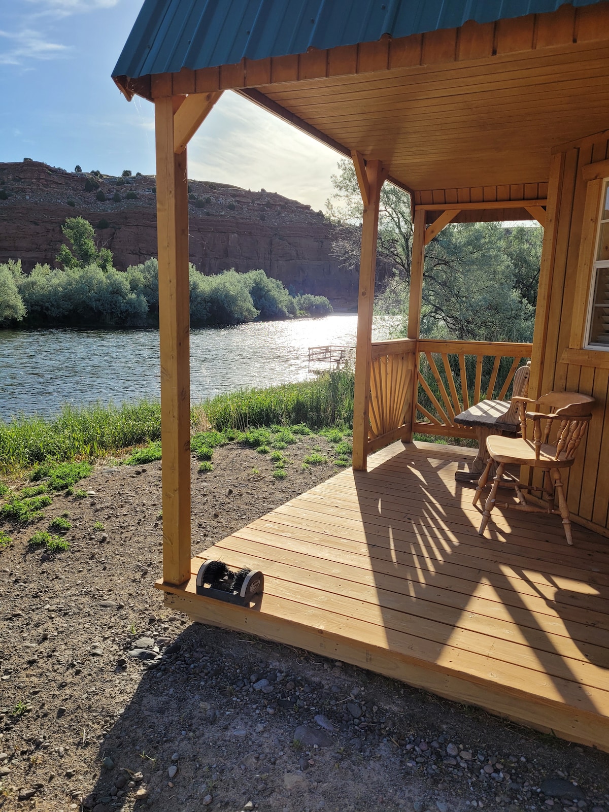 Red Rock Cabin #1, Peaceful cabin by the river