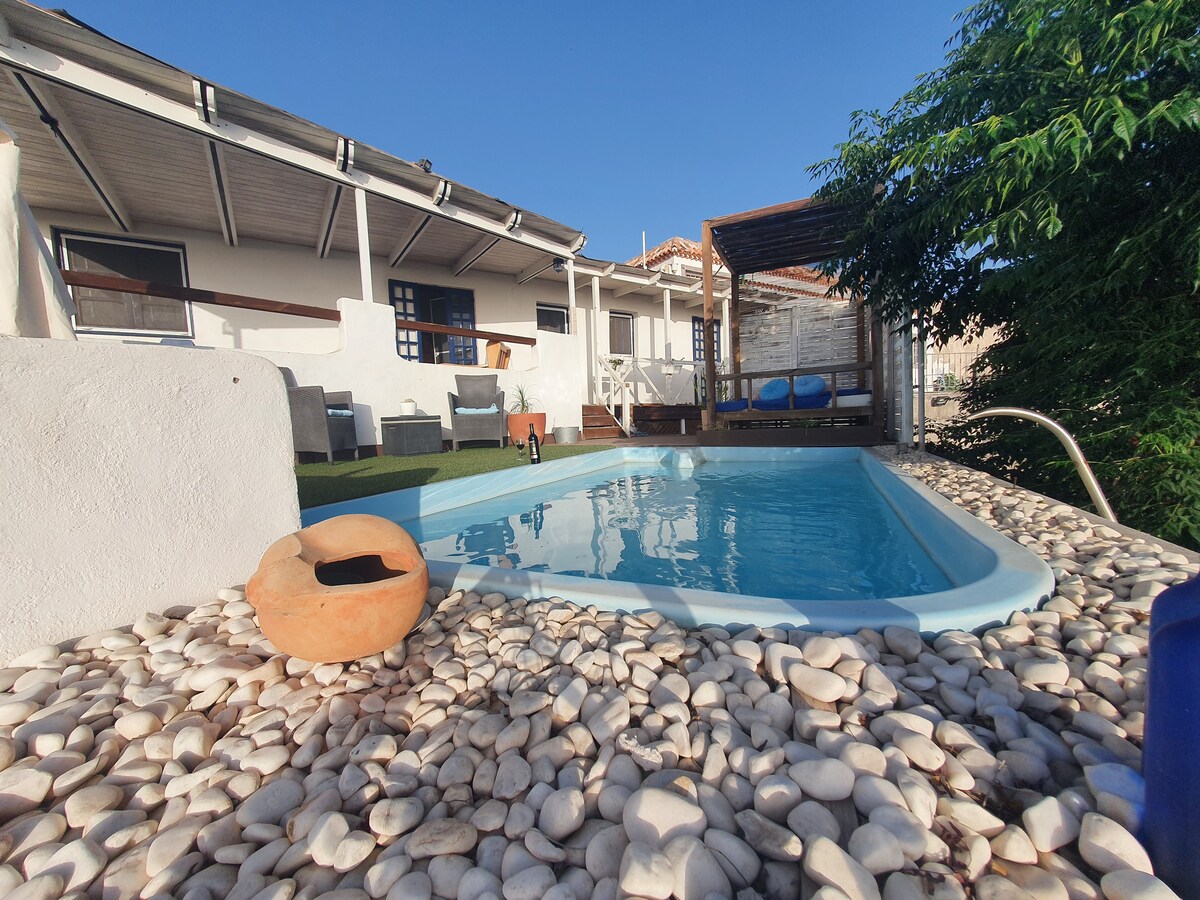 Preciosa casa rural, con piscina y jacuzzi.