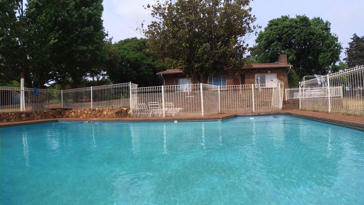 3 Bedroom Farmhouse - close to Cradle of Humankind