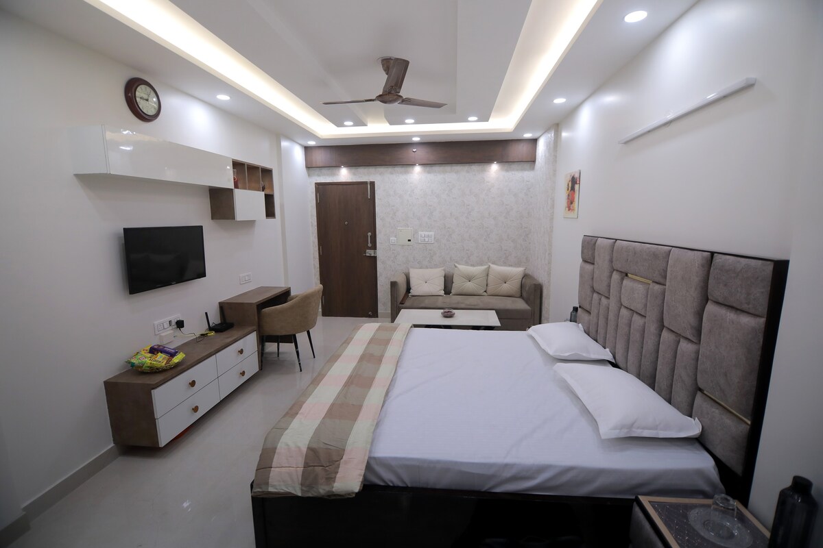 Elegant Studio Apartment in Central Delhi