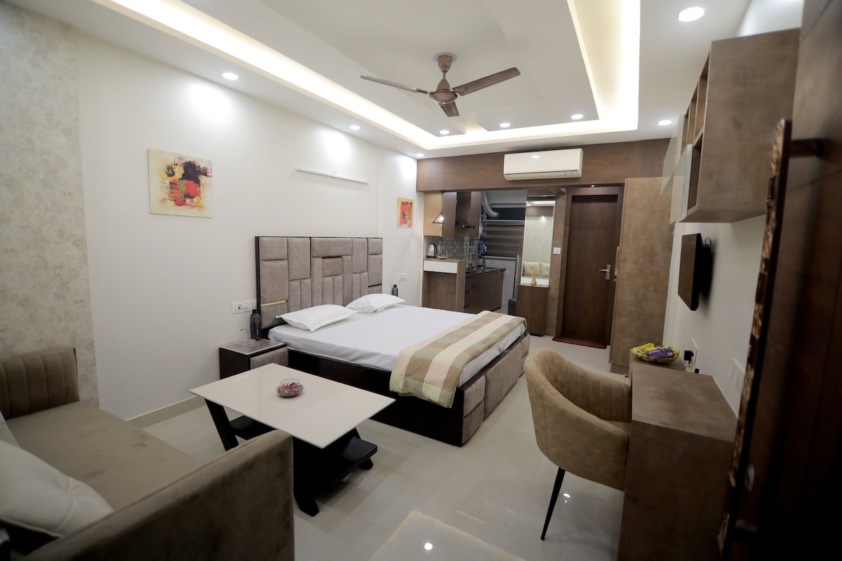 Elegant Studio Apartment in Central Delhi