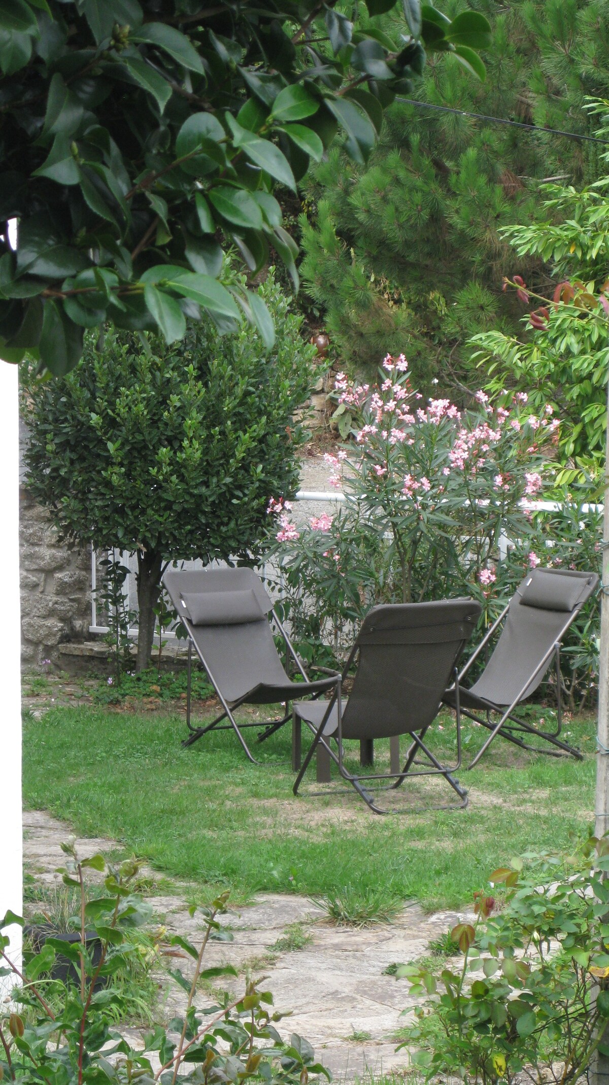 Chambre privée jardin et terrasse dans Pont Aven