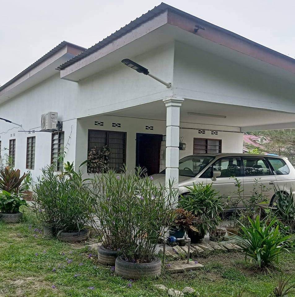 Saliah 's Homestay Banting （ Rumah Dalam Kebun ）