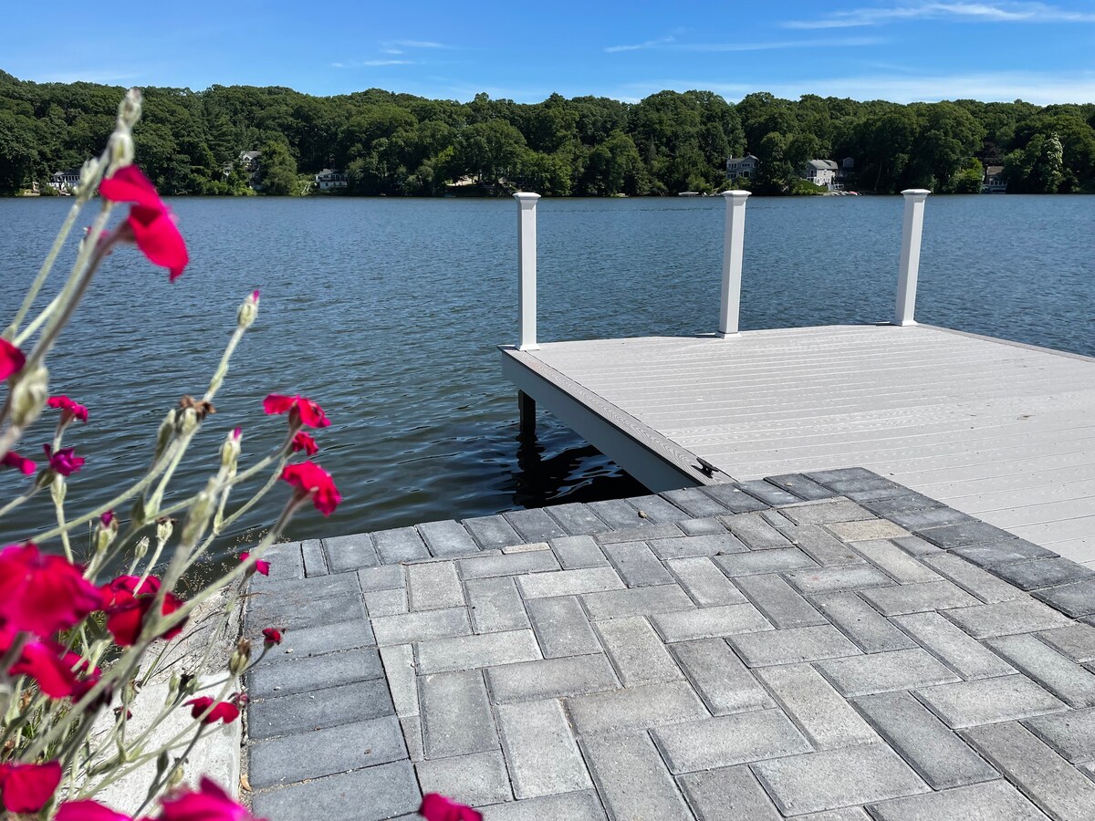 Relaxing Waterfront Lake House