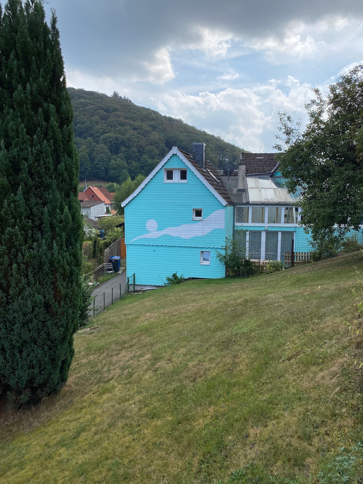 Chalet am Bergflüsschen mit Trampolin und Sauna