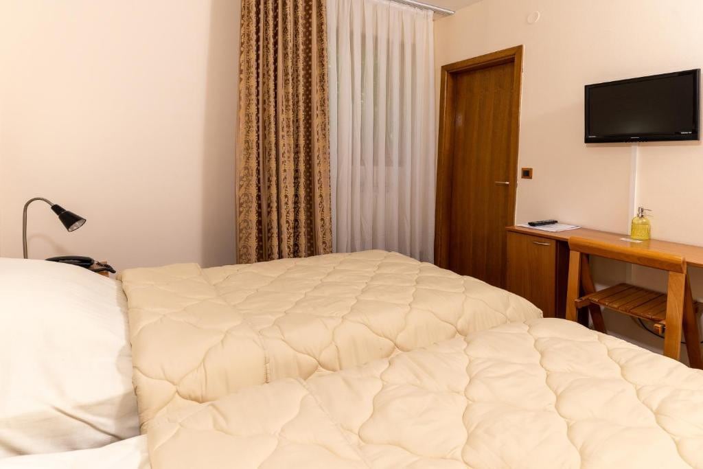 "KANET" - Twin room for two, Skopje City Park