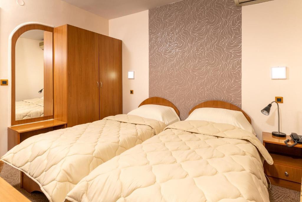 "KANET" - Twin room for two, Skopje City Park