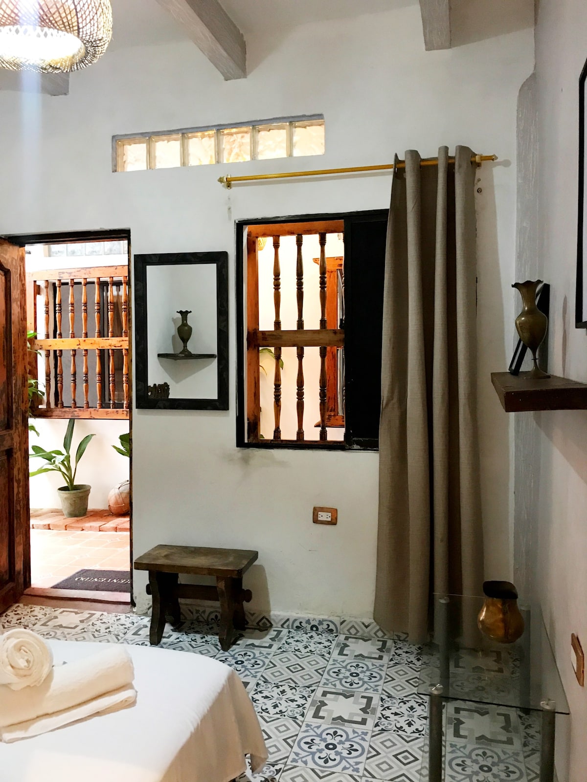 Double room in a charming hostel in Cartagena!