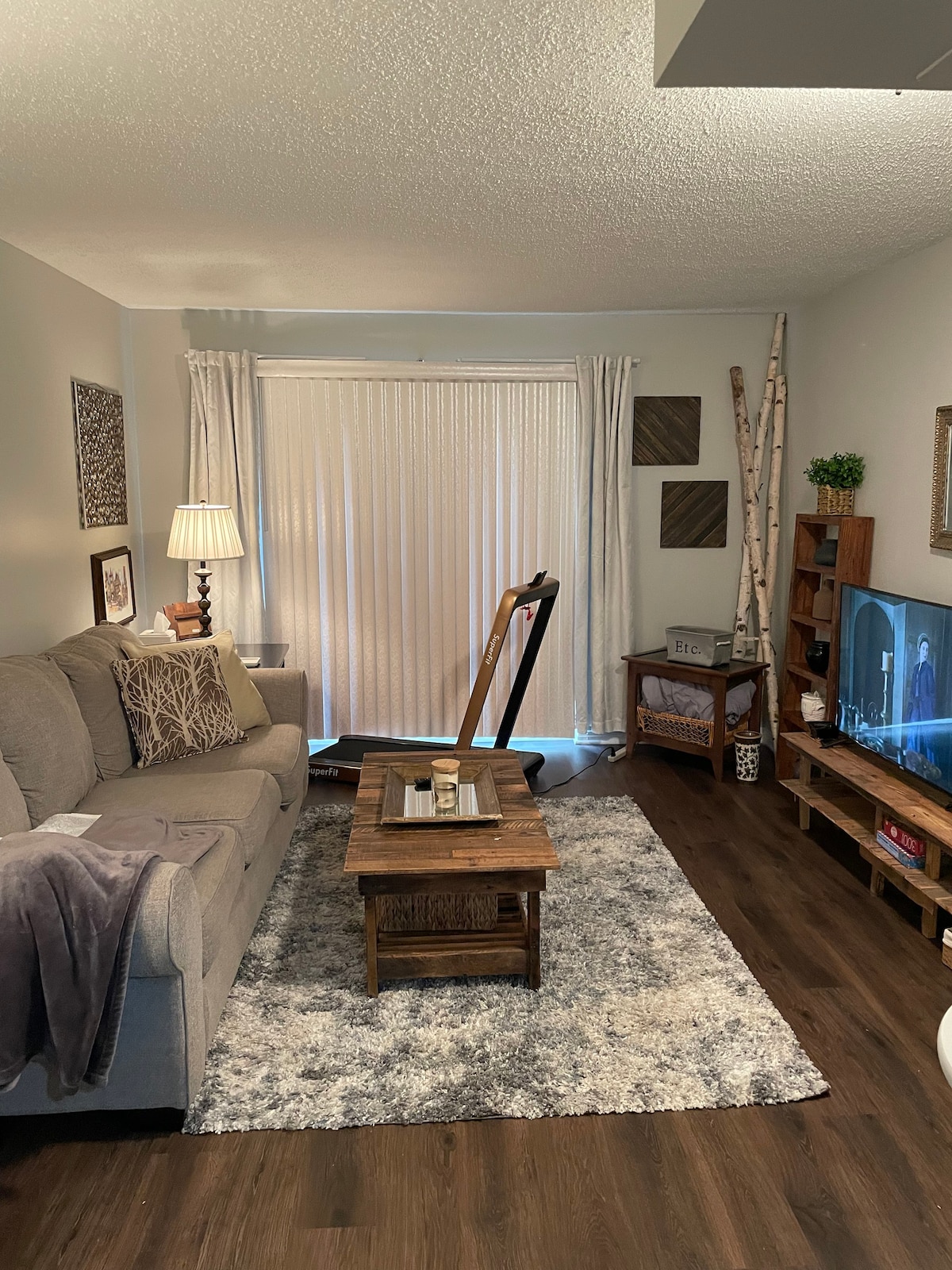 Furnished 2 bedroom apartment Pet Friendly