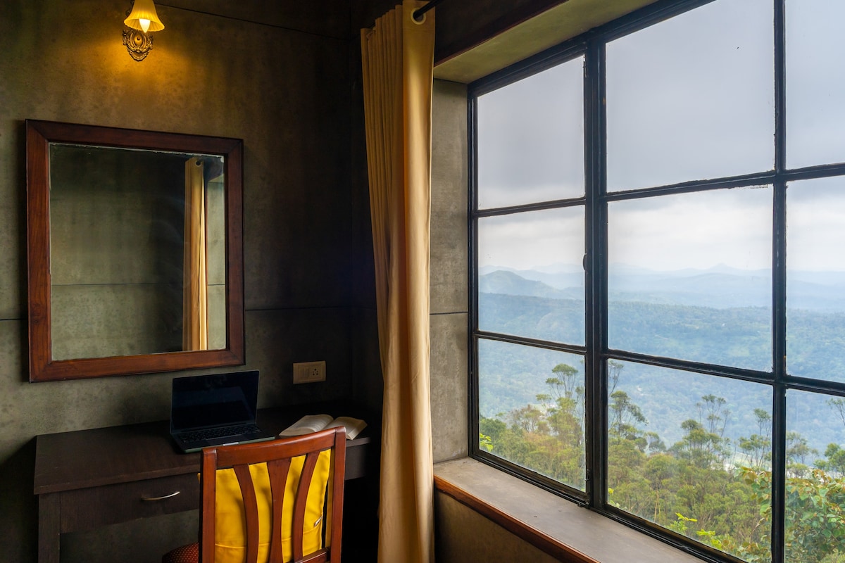 Superior BR w Balcony & Valley view in Munnar