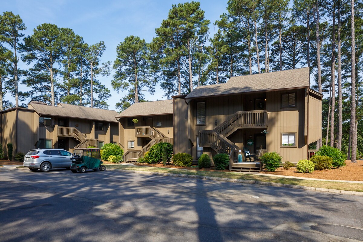 Updated 2 Bed 2 Bath Golf Course Front Condo no. 5