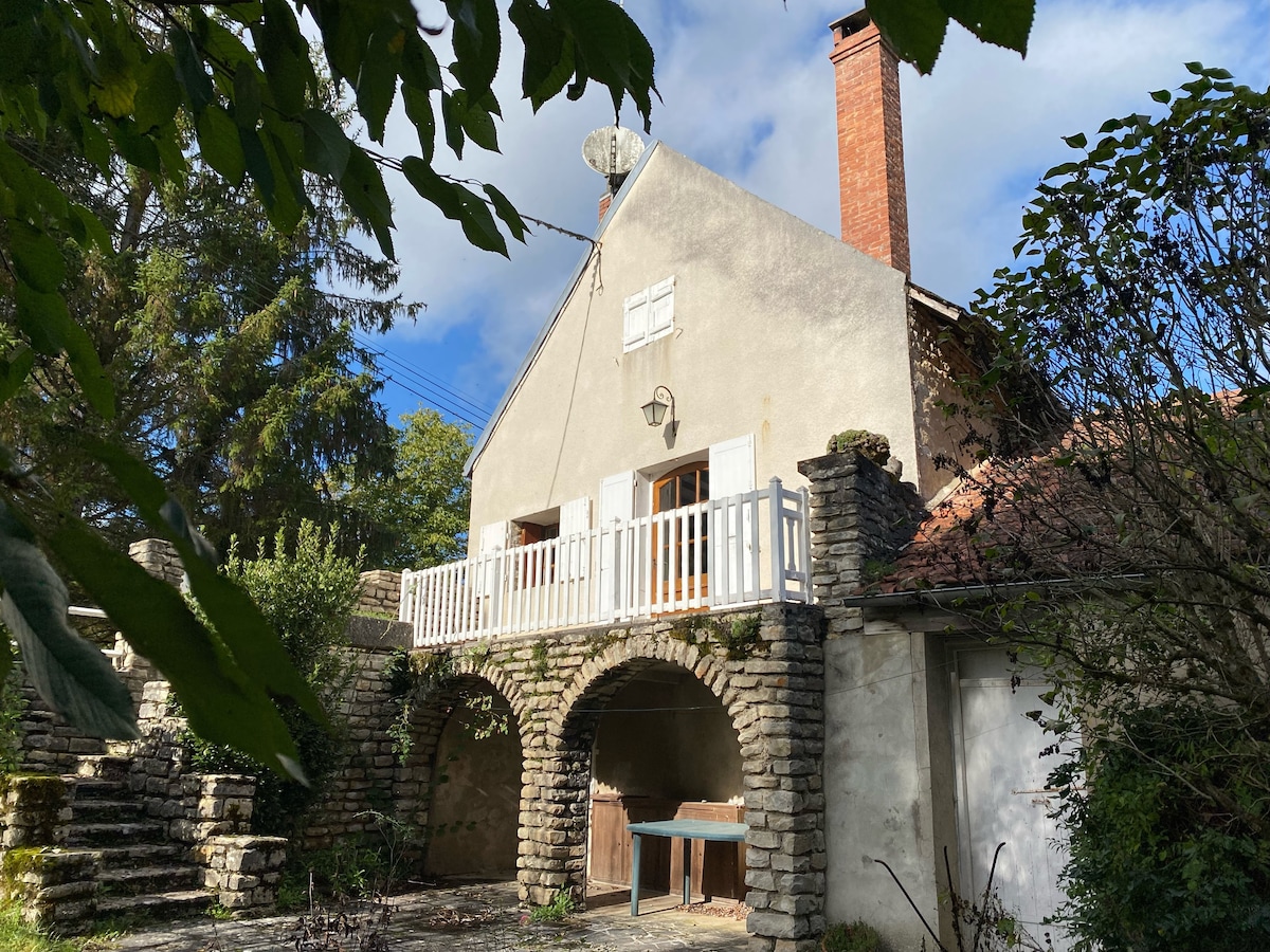 House by the river Voutenay sur Cure