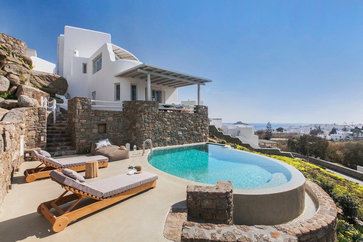 Breathtaking 6 Bed villa in Platis Gialos