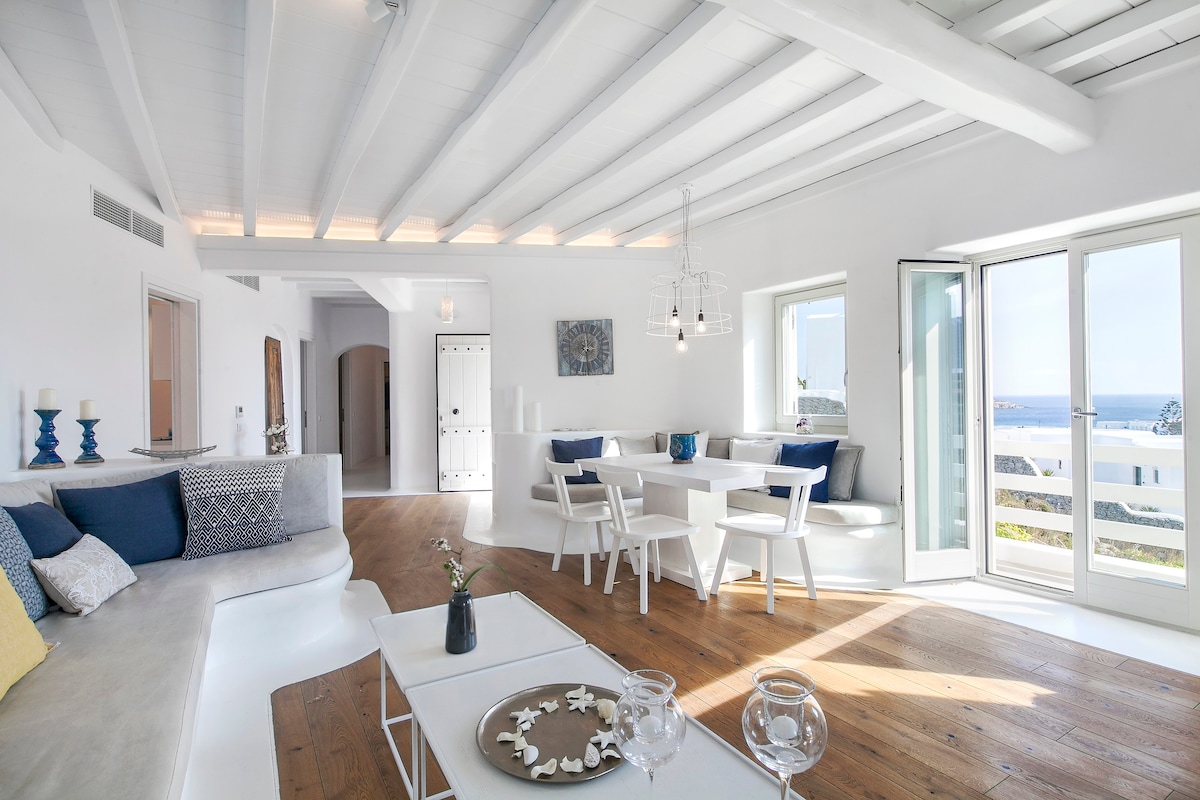 Breathtaking 6 Bed villa in Platis Gialos