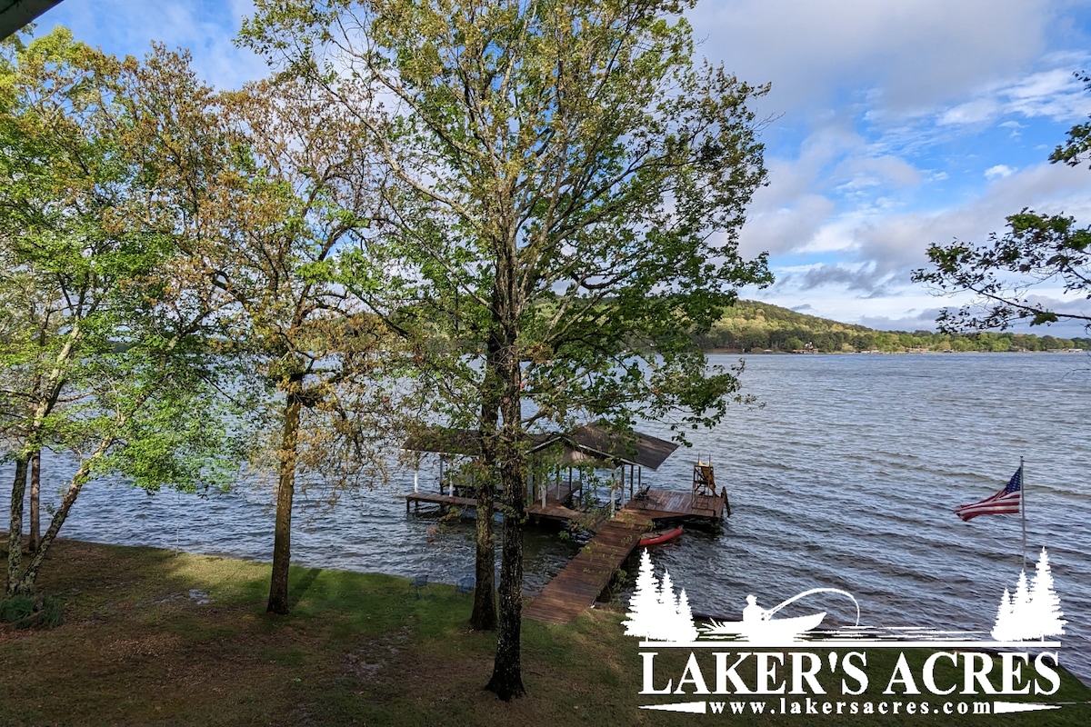 Laker's Acres: Stunning View, Sleeps 14, Private