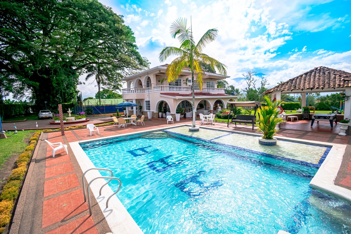 Villa exclusiva con piscina y cancha de tenis