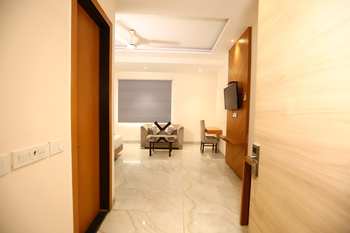 Charming 2-Bedrooms Near Delhi Airport