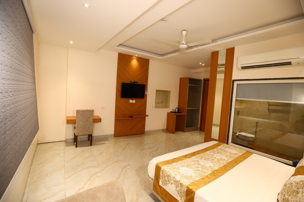 Charming 2-Bedrooms Near Delhi Airport