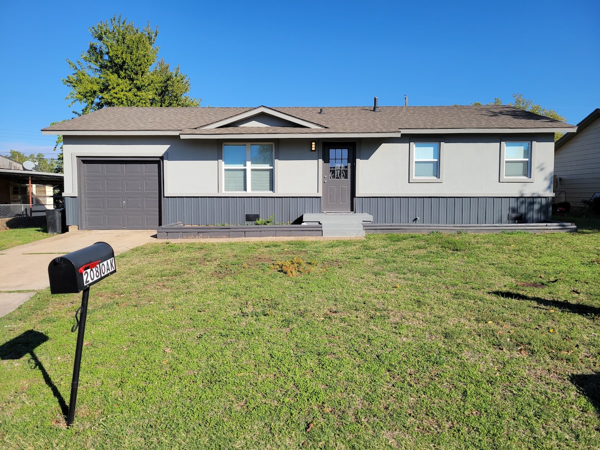 Modern Updated House in Elgin, OK!