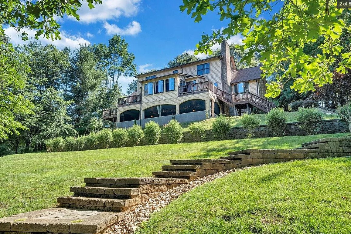 Beautiful Lake House with Cozy Cottage Vibes!