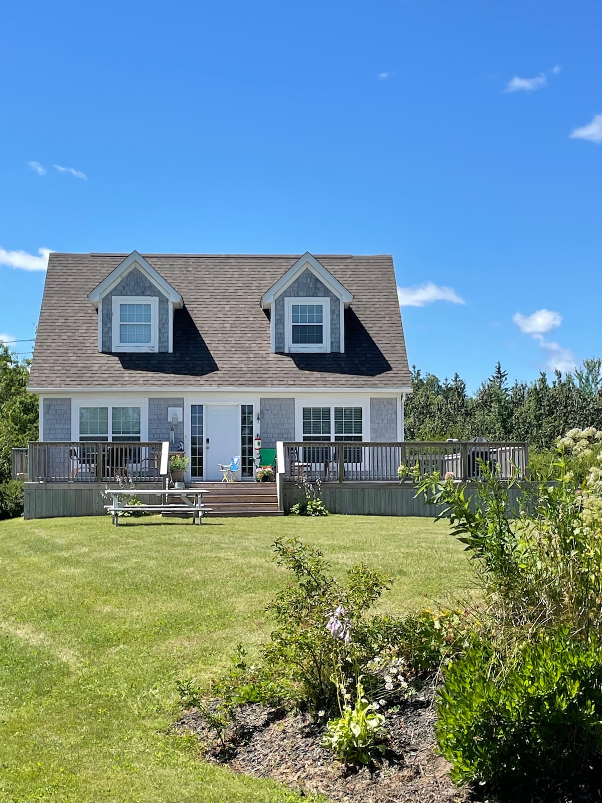 Cozy Cape Cod, seaside cottage for your getaway.