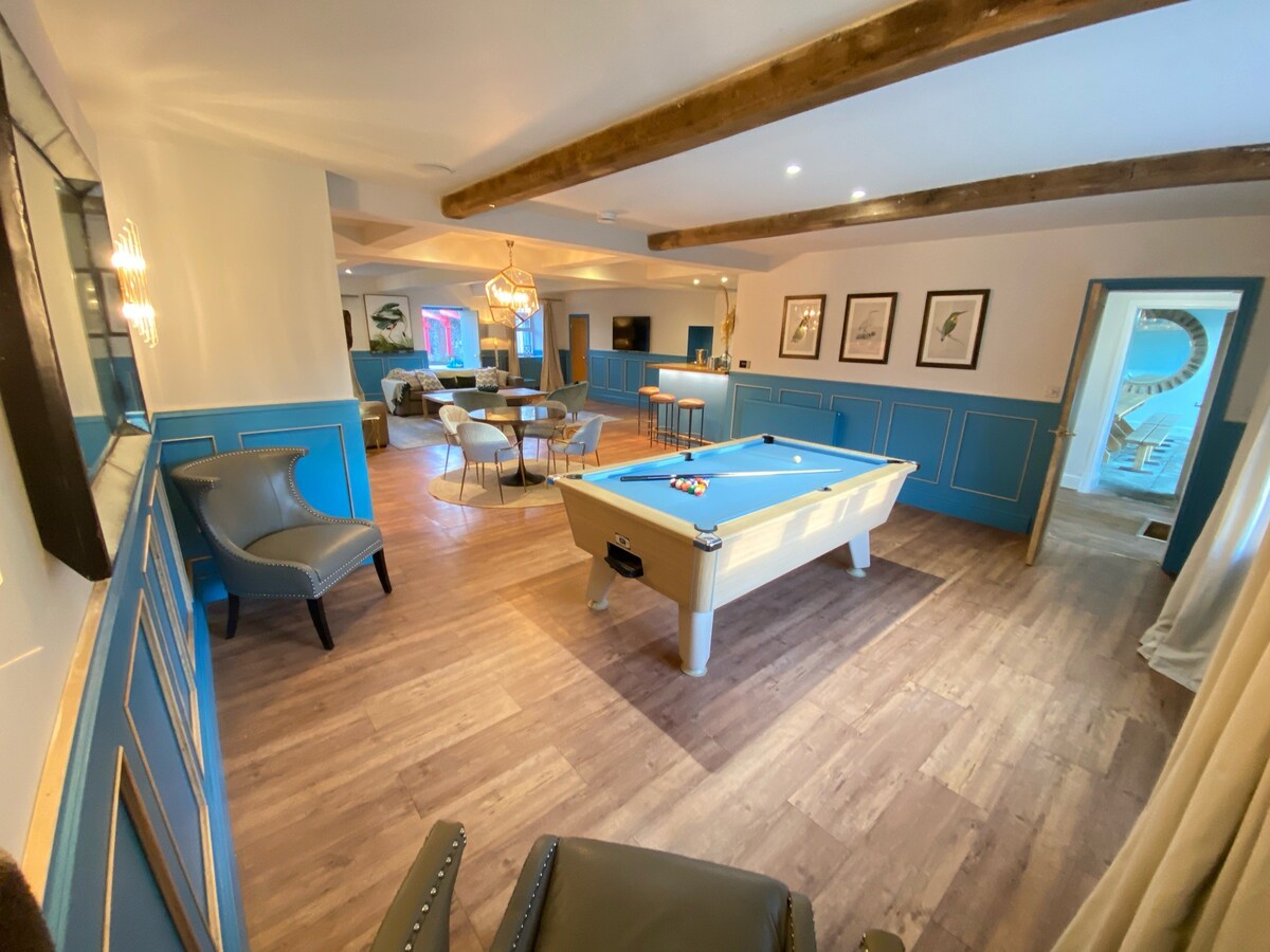 Exclusive 6 Bed House | Private Hot Tub/Pool Table