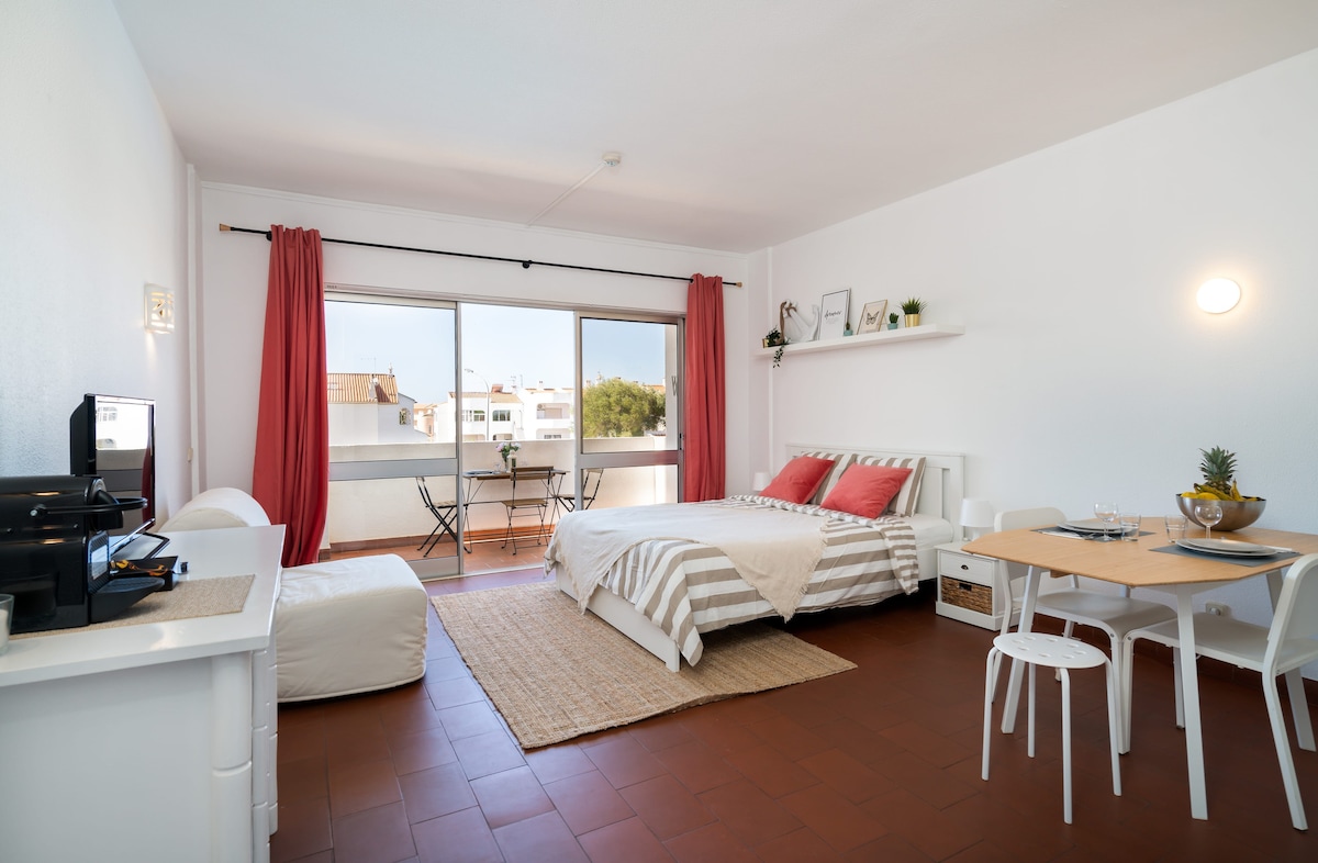 Charming, renovated studio in Albufeira with pool