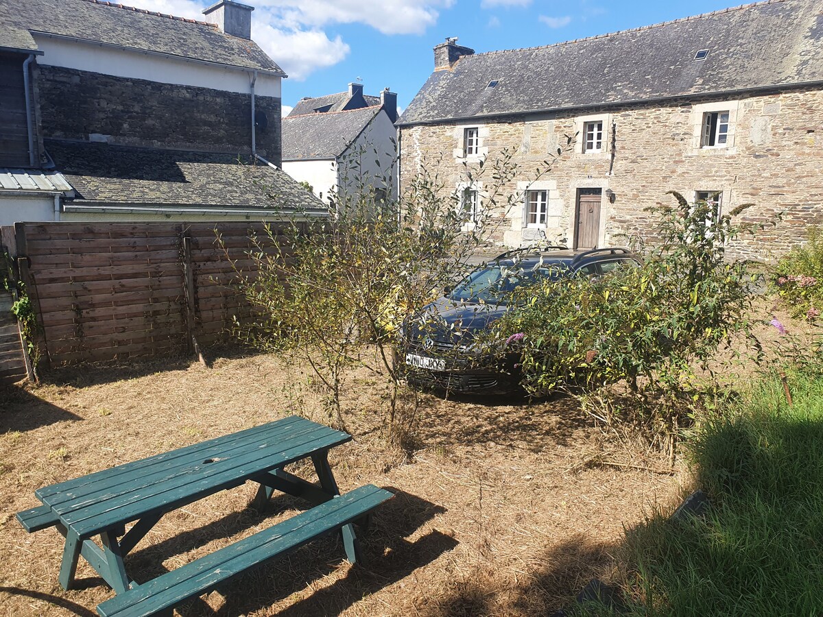 Atmospheric 3 bedroomed village house, Brittany