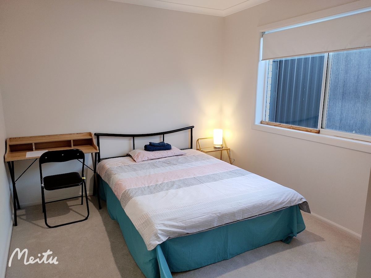 Double Bedroom near Train Station(25 mins to CBD)