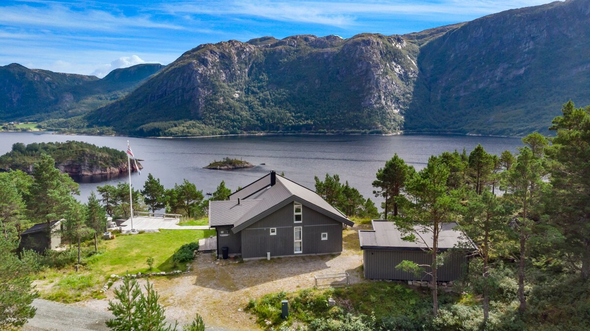 Snillfjord Cabin: Panorama view, relax, fish, hike