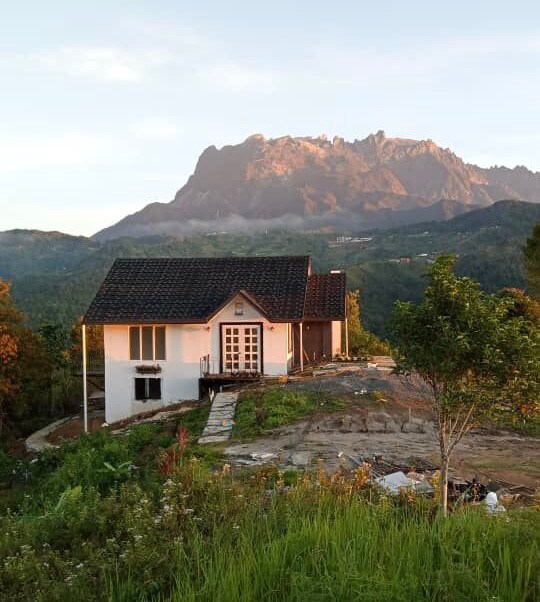 美丽的4卧室小屋，可欣赏京那巴鲁山的美景