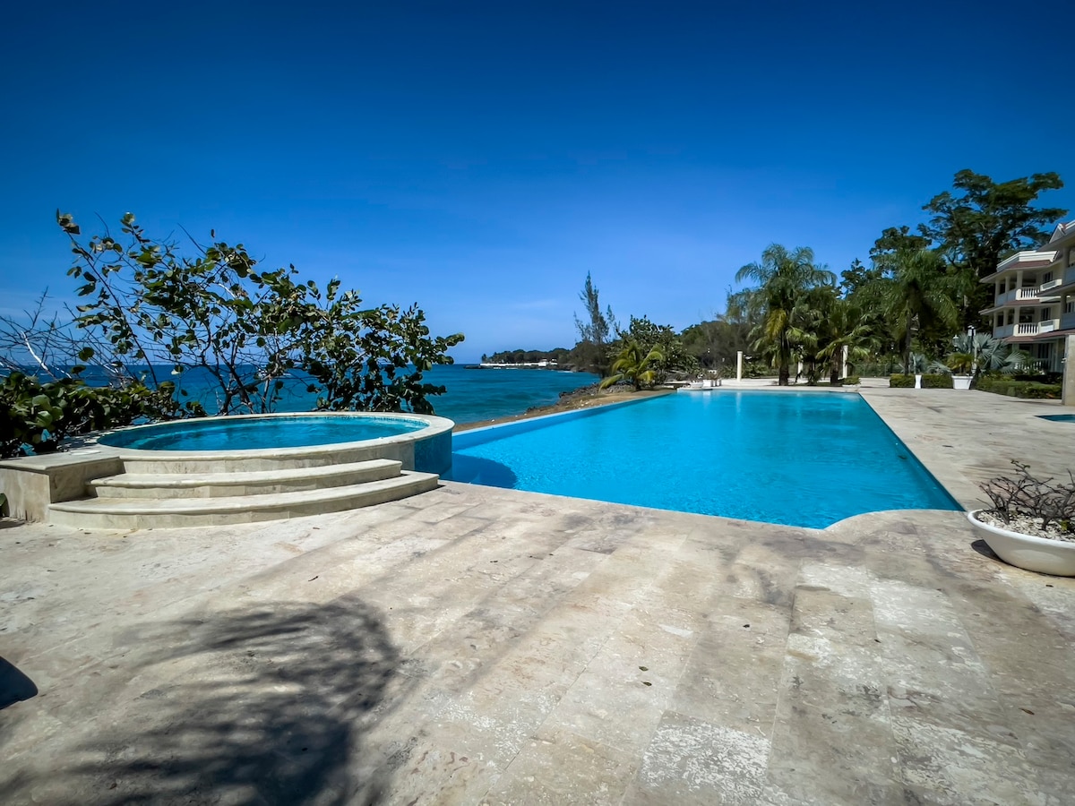 Oceanfront Luxury Condo with superior amenities!