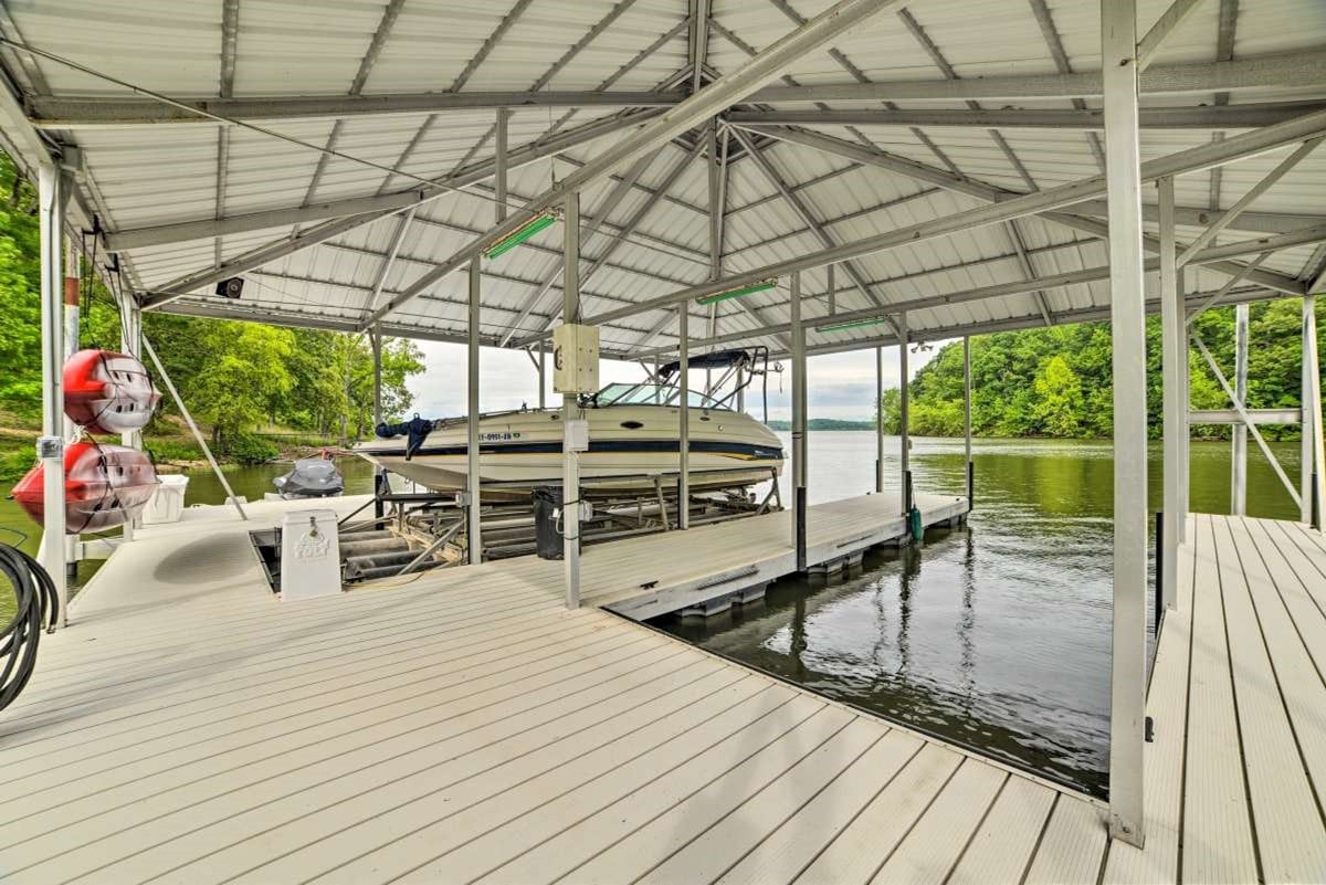 Lakefront, Jet ski, or Boat rentals and a hot tub!