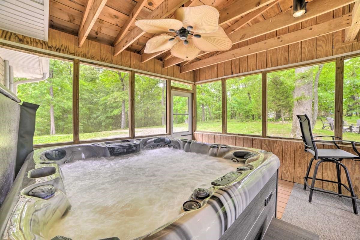 Lakefront, Jet ski, or Boat rentals and a hot tub!