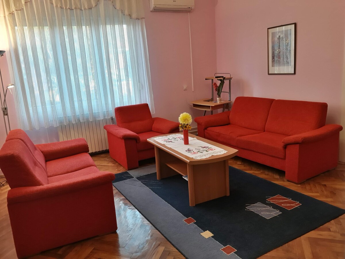 斯拉沃尼亚公寓（ Apartment Slavonia ）
