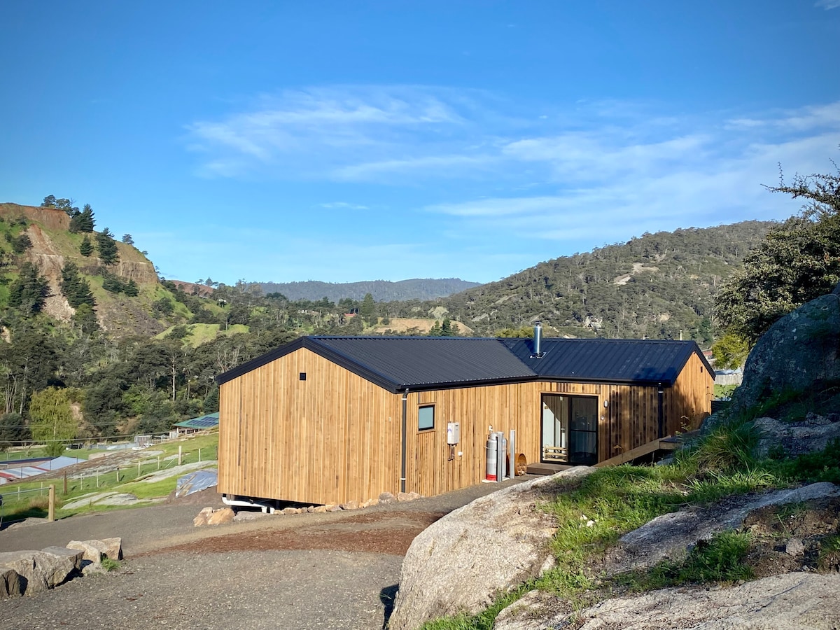 Derby Rock Cabins - Blue Tier Spa Cabin