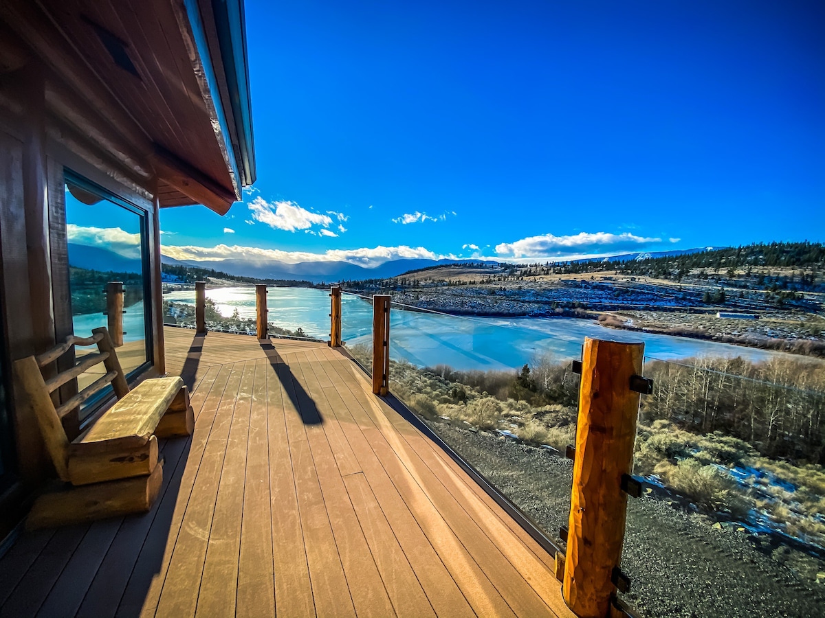 Beautiful Lakefront log home!