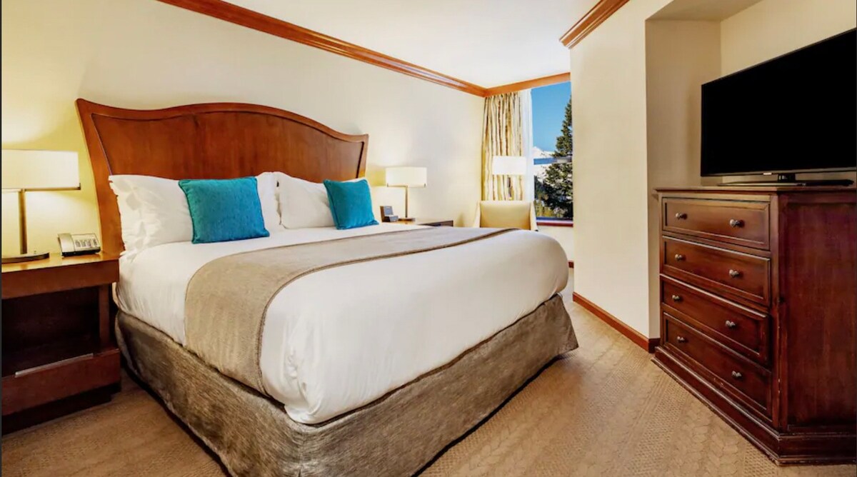 Luxury Fireplace Suite, Everline Resort & Spa