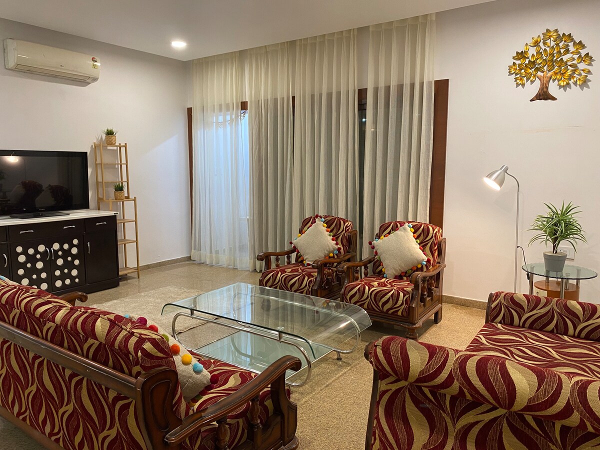 Central Casa - A Modern 3BHK located in Posh Area