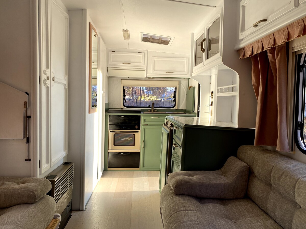 Cozy 1-bedroom fixed caravan