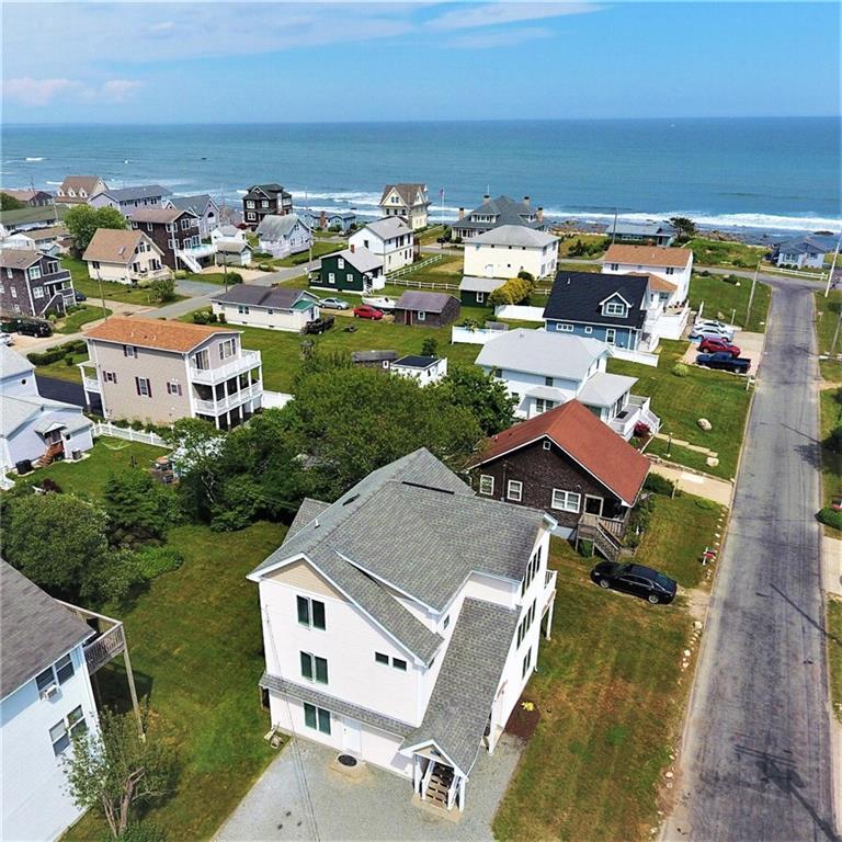 Beautiful Beach House Breathtaking Water Views!