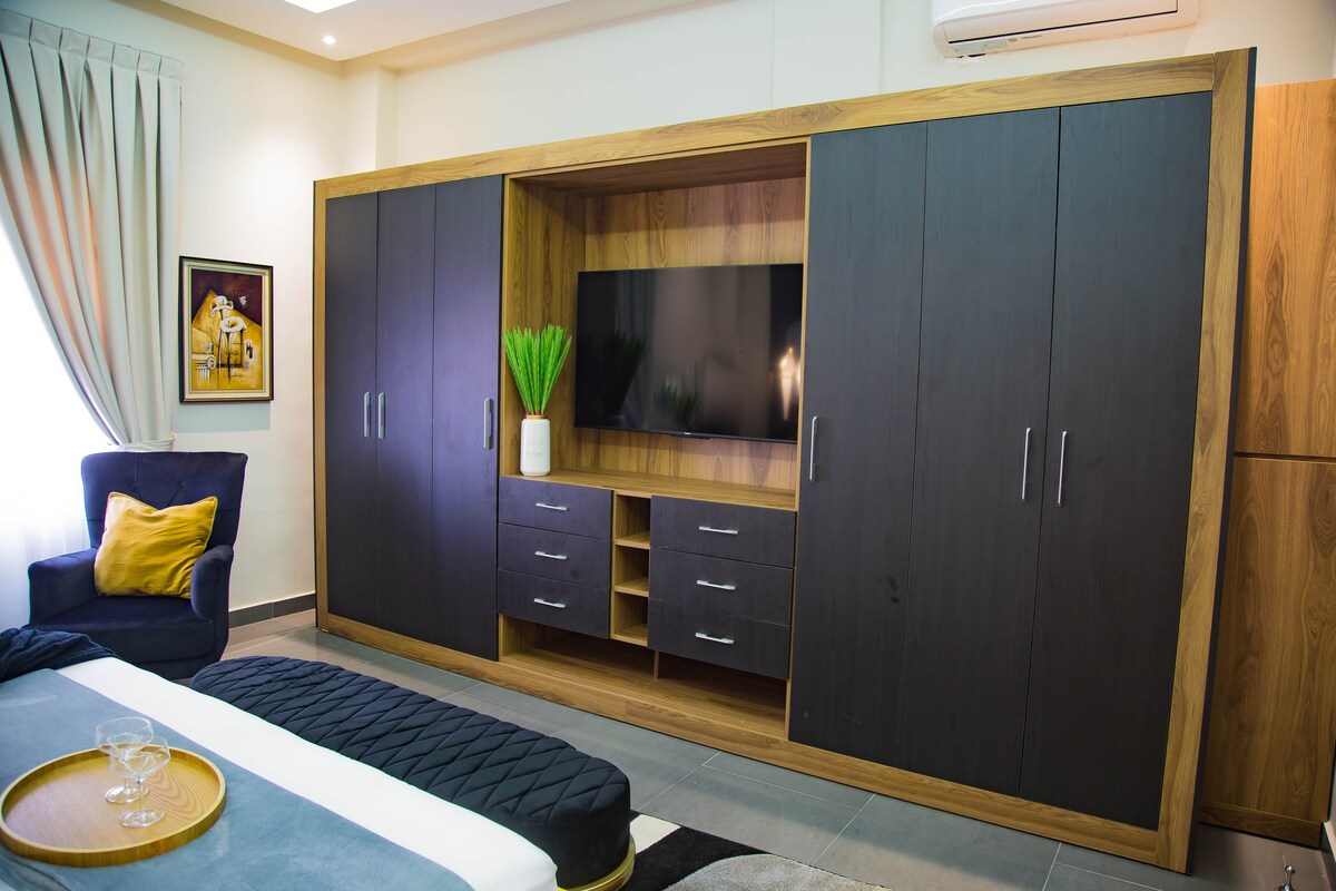 1-bedroom only suite