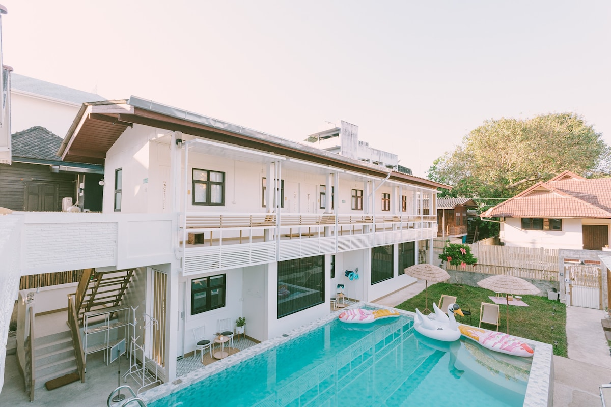 Size M Apartment at Moji Villa near Thapae w/ Pool
